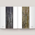 Links: „Walden 123“, „240 \u00d7 60 cm | 2021“. Rechts: „Walden 124“, „240 \u00d7 60 cm | 2021“. Zwei abstrakte Baumdarstellungen.