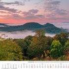 Text: "Siebengebirge – Blick vom Petersberg mit Drachenfels, Schloss Drachenburg und Nebelmeer über dem Rheintal". 

Kalenderseite mit September 2027, darunter eine malerische Aussicht mit bewaldeten Hügeln und Nebel in der Morgendämmerung.