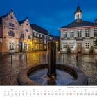 Text: Nieder­rhein - Rathaus und Haus Püllen in Wachtendonk.

Kalenderansicht: September 2027. Historische Gebäude bei Abendbeleuchtung.