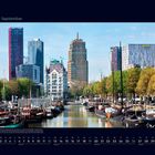 09 September. Bunte Hochhäuser und historische Gebäude umgeben einen Kanal mit vielen Booten, gesäumt von grünen Bäumen.