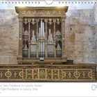 Basilika von San Frediano in Lucca, Italien. Dekorative Orgel mit goldenen Akzenten in einem steinernen Innenraum.