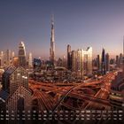 Kalender für den Monat September; Skyline von Dubai mit dem Burj Khalifa bei Sonnenuntergang.