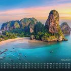 Kalender mit "Railey Beach - Thailand" und Zahl "9". Tropische Küste mit Felsen, türkisfarbenem Wasser und Booten.