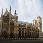 Kalender unter Bild von Westminster Abbey, Zahlen 1-30, Tage von Montag bis Sonntag, großer gotischer Bau mit Türmen.