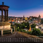 "Calton Hill in Edinburgh, 10." Kalender mit Datum. Im Hintergrund Edinburgh bei Dämmerung, Weston Monument links.