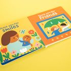 "Thank you for smiles" links, "Thank you for friends" rechts. Illustrationen von Kindern, Blumen und Regenschirm.