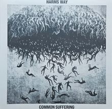 "Harms Way" oben, "Common Suffering" unten. Das Bild zeigt viele stilisierte Figuren, die nach unten fallen.