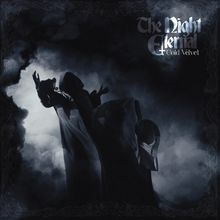 Text: "The Night Eternal", "Cold Velvet". Dunkle, geheimnisvolle Figur in einem Umhang vor wolkigem Hintergrund.