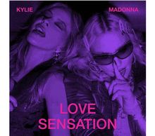KYLIE, MADONNA, LOVE SENSATION. Zwei Frauen, die posieren, eine mit Sonnenbrille, vor lila Hintergrund.