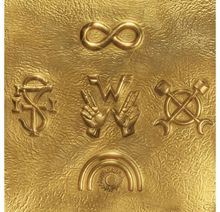Goldene Reliefs zeigen Symbole: Unendlichkeitszeichen, "W", Hände, Fische mit Anker, Werkzeuge, Regenbogen und Sonne.