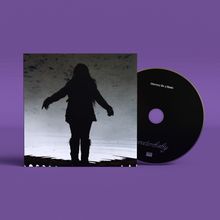 Text: "Memory Be a Blade". Eine CD mit Silhouette einer Person auf grauem Hintergrund, lila Untergrund.