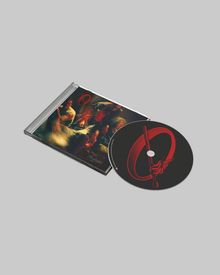 Die CD zeigt ein rotes "Ø" und eine rote Flamme auf schwarzem Hintergrund. Das Cover zeigt eine Gruppe Menschen in warmem Licht.