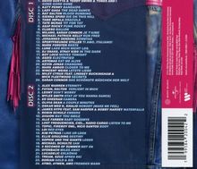 Zwei CD-Tracklisten mit Titeln und Künstlernamen, darunter David Guetta und Katy Perry. Links sind blaue Jeans sichtbar.