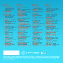 Es handelt sich um vier CDs mit Titellisten bekannter Songs und Künstler, z. B. Bruce Springsteen und Pet Shop Boys. Unten sind Logos.