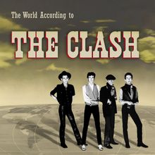 Text: „The World According to THE CLASH“. Vier schwarz gekleidete Männer stehen auf einer Weltkarte.