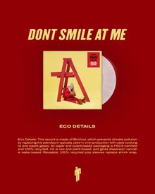 Titel: "DON'T SMILE AT ME" in großer Schrift. Text zu ökologischen Details über BioVinyl und recycelte Verpackung.