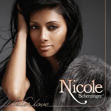 "Killer Love", "Nicole Scherzinger" in eleganter Schrift. Eine Frau mit langen, dunklen Haaren, die sanft lächelt.