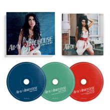 "Amy Winehouse Back to Black" auf Cover und drei CDs, eine blau, eine grün, eine rot, mit stilvollem Foto der Künstlerin.