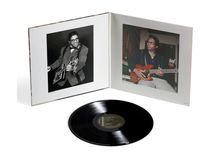 Vinyl-Schallplatte mit Albumhülle. Links ein Schwarz-Weiß-Foto eines Mannes mit Gitarre, rechts ein Farbfoto.
