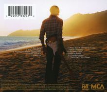 Trackliste: 1. Steal Away, 2. Baby, Come Back, 3. Magnet and Steel ft. Little Big Town, 4. Just the Two of Us. 

Am Strand bei Sonnenuntergang, Person mit Gitarre am Rücken.