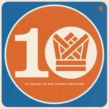 "10 YEARS OF BIG CROWN RECORDS", eine grafische Illustration mit einer stilisierten Krone in Orange und Blau.