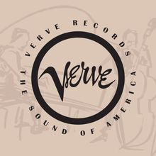 Logo mit „Verve Records“ und „The Sound of America“. Schwarzer Kreis, Hintergrund mit Jazz-Musikern in Zeichnung.