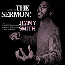 "The Sermon! JIMMY SMITH" in großen Buchstaben, gefolgt von Namen mehrerer Musiker. Ein Mann gestikuliert mit den Händen.