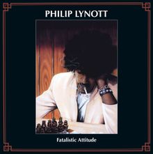 "Philip Lynott" oben, "Fatalistic Attitude" unten. Illustration eines Mannes, der raucht und über einem Schachbrett nachdenkt.