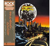 Großer Schriftzug: "Nightlife Thin Lizzy". Illustration: Schwarze Katze vor Skyline. Text in Japanisch links.