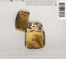MUMFORD & SONS PRIZEFIGHTER. Songliste unten. Goldener, abgenutzter Feuerzeug. Logo links oben. Barcode rechts.