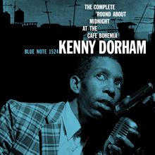„THE COMPLETE ’ROUND ABOUT MIDNIGHT AT THE CAFE BOHEMIA“, „BLUE NOTE 1524“, „KENNY DORHAM“. Ein Mann mit Mikrofon.