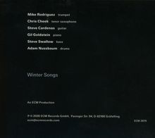 Namen der Musiker mit ihren Instrumenten. Titel "Winter Songs". Hinweis: "An ECM Production". Schlichte, dunkle Gestaltung.