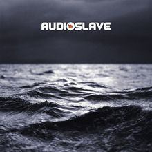 "Audioslave" in weißem Text oben, dunkle Meeresszene mit bewegten Wellen darunter.