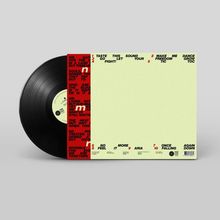 Eine Schallplatte mit Cover. Auf dem Cover: „1 Taste This Sound“, „2 Make Me“, „3 Go Let Your Fight!“, „4 Freedom“, „5 Dance“, „6 Grow“, „7 Toc“, „8 No“, „9 Feel It More“, „10 Aria“, „Once“, „Falling“, „Again Down". Schwarze und rote Schrift, minimalistisches Design.