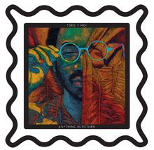 "TORO Y MOI" und "ANYTHING IN RETURN".  
Illustration: Person mit Brille und buntem Hintergrund. Eleganter Rand.