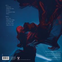 Albumtitelliste: Side A mit fünf Liedern, Side B ebenfalls fünf. Unterwasseraufnahme mit einer Person in dunklen, weiten Stoffen.