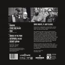 Texte auf zwei Seiten: Liedliste links mit "KOKOMO", "STRAY DOG BLUES". Rechts: "SOME NIGHTS, IT JUST CLICKS". Vier Personen oben fotografiert.