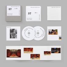Texte: "37 CD", "Betsy Jolas: Femme le soir", "Anssi Karttunen", "Nicolas Hodges". Zwei CDs, Booklet mit Fotos und Texten.