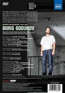 Text: "BORIS GODUNOV". Mann in zerknittertem Hemd und Jeans, karge Umgebung. Rich detail as required.