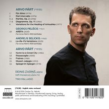 Text: Listet Kompositionen von Arvo Pärt, Georgs Pelēcis, Andrejs Selickis, interpretiert von Reinis Zariņš.  
Rechte Seite: Mann schaut ernst.