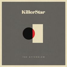 Texte: "KillerStar", "THE AFTERGLOW". Grauer Hintergrund mit rotem und schwarzem Kreis, weißem Rechteck. Elegant und minimalistisch.