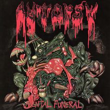 Oben "Autopsy" in blutroter Schrift, unten "Mental Funeral". Eine chaotische Ansammlung grotesker Kreaturen.