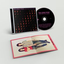 "THE LEMON TWIGS" auf CD-Hülle und -Disc; rotes Muster; CD-Booklet zeigt zwei stehende Personen.