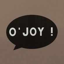 Text: "O' JOY !" in einer schwarzen Sprechblase auf braunem Hintergrund.