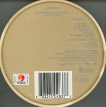 Braune runde CD-Hülle, Album "Pureflow" von Le Sserafim. Songliste: 11 Titel, darunter "Pureflow", "Boompala". Logos und Barcode.
