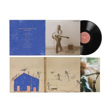 Album-Cover "I'm People" von Hiss Golden Messenger. Eine Schallplatte, ein Mann mit Gitarre, ein Gemälde mit blauen Haus.