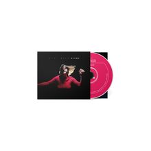 Text: "GIGI MASIN MOVEMENT". Frau in rotem Pullover tanzt vor schwarzem Hintergrund, daneben eine pinke CD.