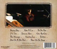 Songtitel auf der Rückseite eines Albums: "Blacktop Blues", "Make A Liar", "Be Your Man", "5th of July", "Tennessee Moon". Ein Mann sitzt im Auto mit Gitarre, düstere Beleuchtung.