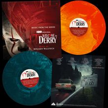 "Music from the series. HBO Original. Welcome to Derry. Music by Benjamin Wallfisch." Zwei farbige Schallplatten und Waldszene.