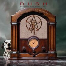 "RUSH Greatest Hits 1974-1987" und "THE SPIRIT OF RADIO". Antikes Radio vor stürmischem Himmel und dalmatinischem Hund.